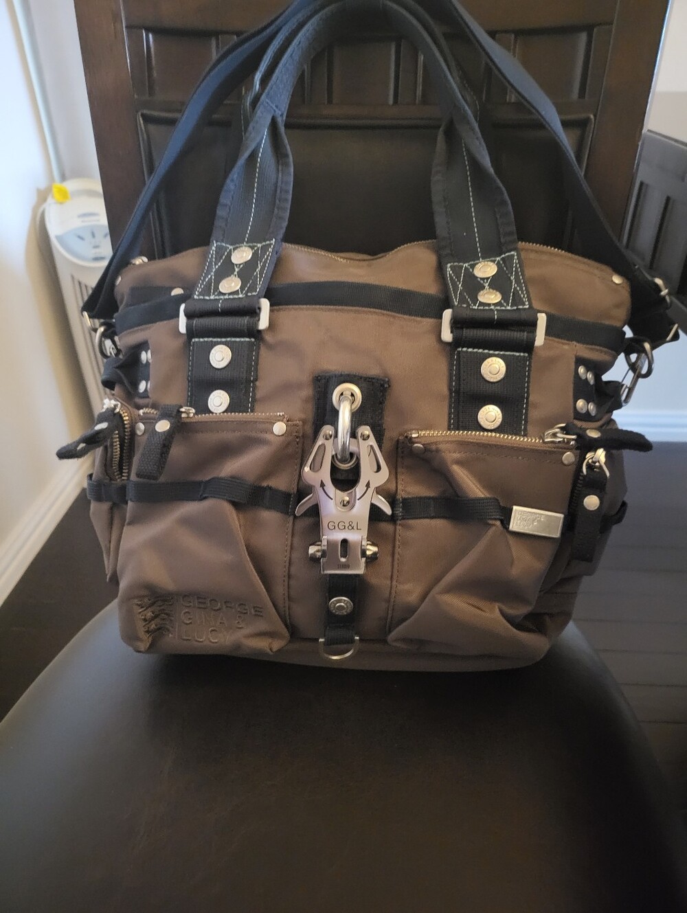 George Gina & Lucy “6ix” Shoulder Bag - Picture 9 of 9